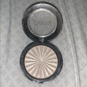 OFRA Cosmetics Highlighter